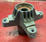 White MTD Lawn Tractor LT-15 1994 - Part - MTD 75305319 - Deck Spindle